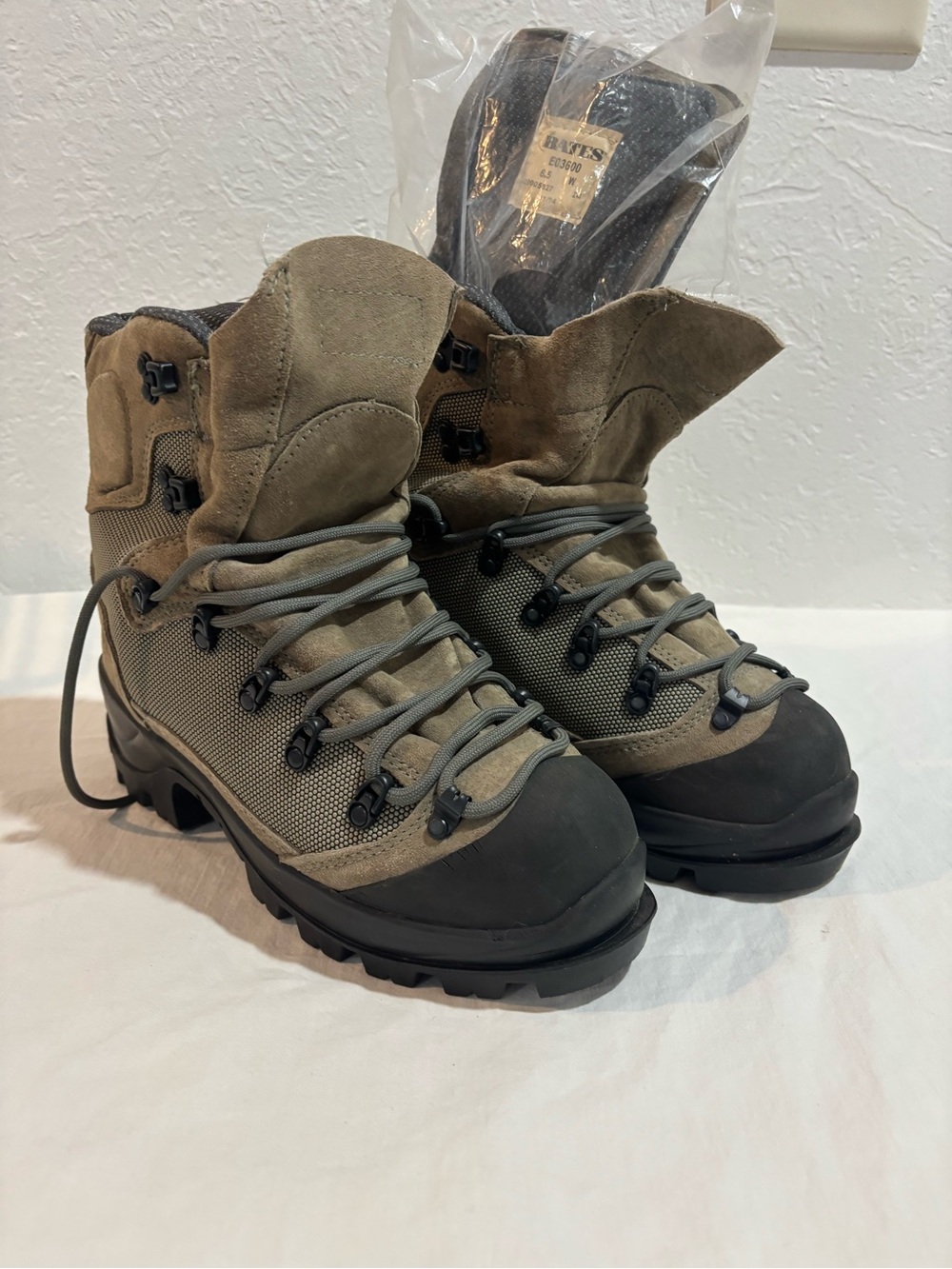 New! Bates E03600 Tora Bora Alpine Hiking Boots